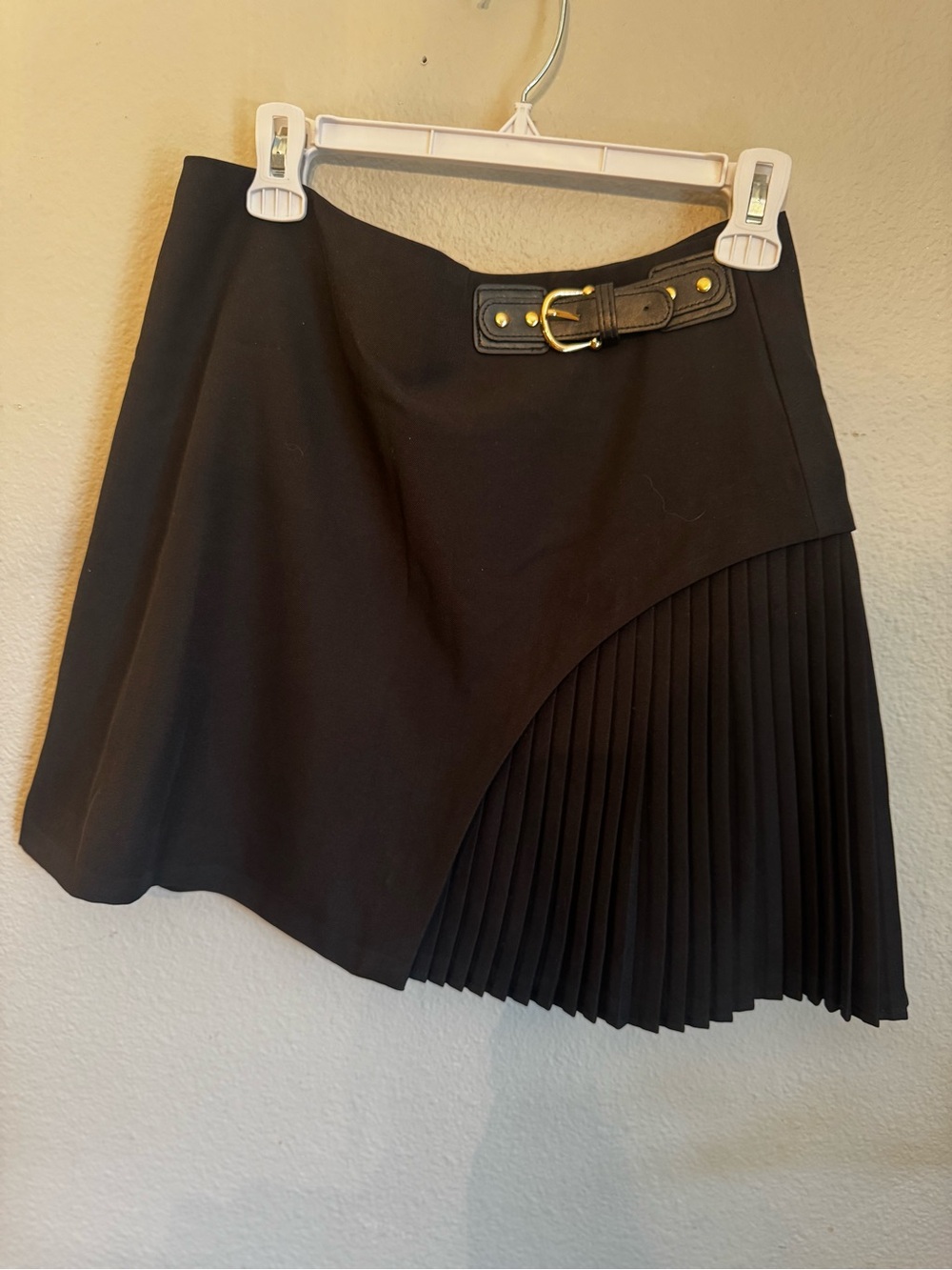 Commense Asymmetrical Black Pleated Mini Skirt with Buckle Detail Size L NWT
